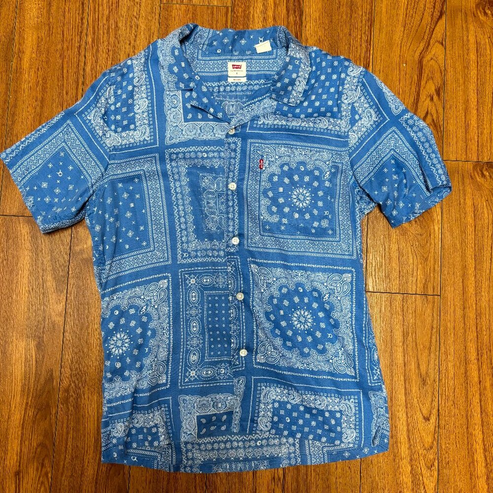 Levi's 'Vintage Bandanna Inspired Print' Short Sleeve Collar Button; Size Small